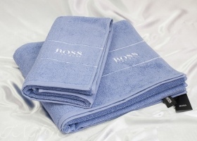 Полотенца Код 428 
Набор полотенец Hugo Boss 
Хлопок 100% 
50-90см 
70-140см plt143-8